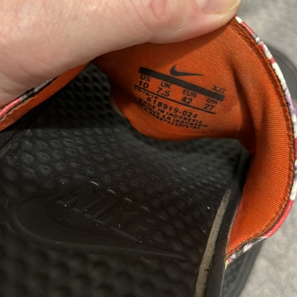 Nike Benassi Floral Pool Slides 10 - Picture 4 of 7